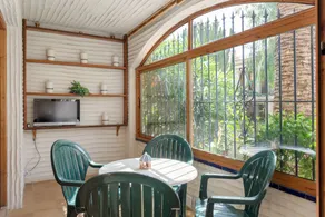 Maison de vacances avec internet haut débit, piscine et terrasse | Vue jardin - Image 2