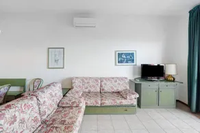 P. R. Club - Three-Room Enea 15 with Sea View, Private Terrace and Air Conditioning - Image 3