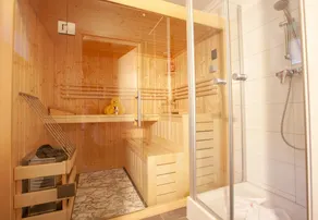 Family-oriented chalet with sauna, garden & terrace | Mountain view | Close to the ski - Image 4
