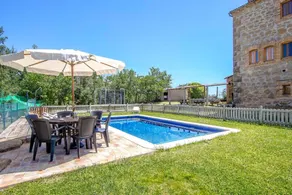 Villa with barbeque, garden & private pool - Image 5