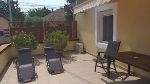 Holiday home with garden - Image 3