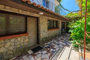 Holiday apartment with garden, barbecue & terrace | Garden view | Close to the beach | Dogs allowed - Image 3