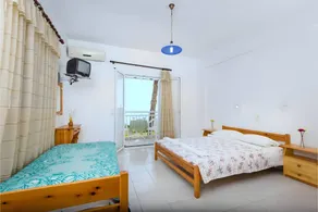 Studio Apartment '1' with Private Terrace, Wi-Fi and Air Conditioning - Image 2