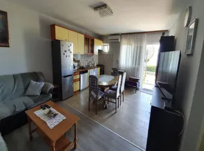 Spacious Apartment Steps from the Beach, with Private Terrace and Grill - Three Bedroom Apartment - Image 3