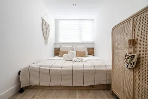 Yucca Beachhouse - Luxury Loft Apartment - Image 2