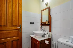 Room A Figueira in Mondoñedo with Mountain Views, Shared Terrace, and Wi-Fi - Image 5