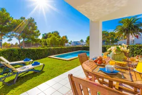 Villa with barbecue, garden & private pool - Image 5