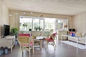 Scenic summer house 600 meters from sandy beach - Image 4