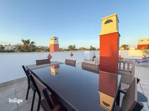 Appartement adapté aux familles avec terrasse et piscine - Image 5