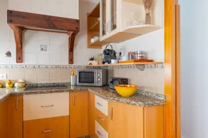 Appartement de vacances avec terrasse, internet haut débit et jardin | Vue ville | Parfait pour le travail à distance - Image 5