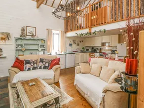 Cottage with garden & jacuzzi - Image 4