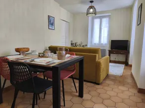 Le rendez-vous du Gévaudan – Renovated Apartment in Central Marvejols - Image 2