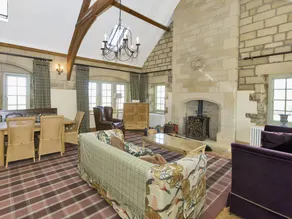 Family-oriented cottage with garden - Image 2