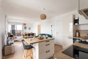 Family-oriented apartment with terrace - Image 4