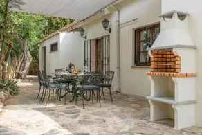 Family-friendly chalet with barbecue, hot tub & terrace | Pets allowed - Image 4