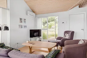 Holiday home with BBQ & hot tub - Image 2