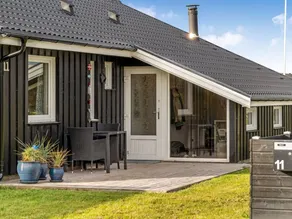 Family-friendly spacious house with sauna & terrace | Next to the beach | Dogs allowed - Image 5