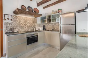 Fully equipped holiday home with terrace & pool - Image 5