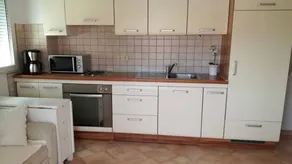 Charming flat with BBQ & garden - Image 2