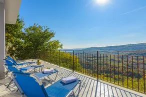 Holiday apartment with BBQ, terrace & pool | Mountain view - Image 3