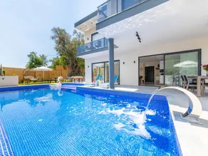 Fully equipped nice house with barbecue, garden & private pool | Mountain view - Image 2