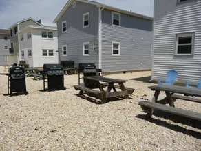 Holiday home with barbecue & garden - Image 4