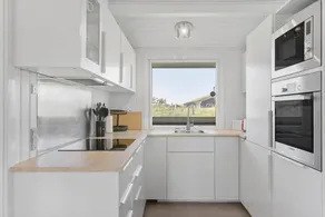 Holiday home with barbeque & terrace - Image 5