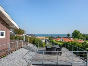 Children-friendly holiday home with sauna & terrace | Sea view | Next to the beach - Image 3