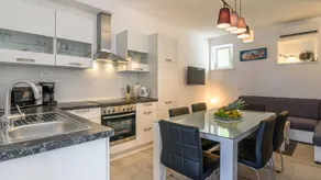 Holiday apartment with barbeque, terrace & hot tub - Image 5