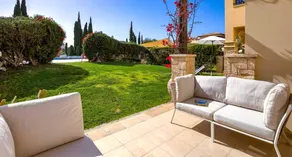 Apartamento con terraza, piscina y jardín | Vistas al agua - Image 4