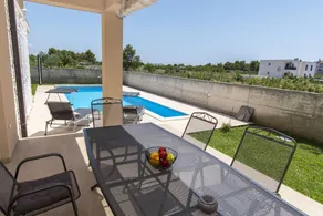 Apartment with terrace & pool | Garden view - Image 3