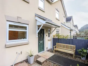 Family-friendly cottage with garden - Image 3