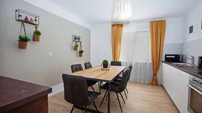 Apartment with terrace & garden - Image 2