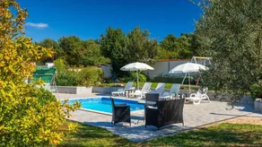 Charmantes Ferienhaus mit Terrasse, Pool und Grill | Haustiere sind willkommen - Image 3