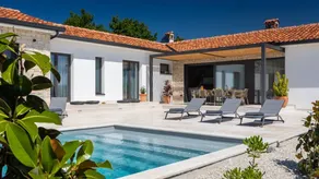 Spacious holiday apartment with garden, private pool & BBQ | Pets are welcome - Image 3
