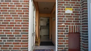 Apartment with terrace & garden - Image 5