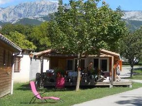 Chalet with terrace & heated pool - Image 4