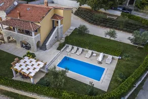 Big villa with terrace, sauna & garden - Image 2