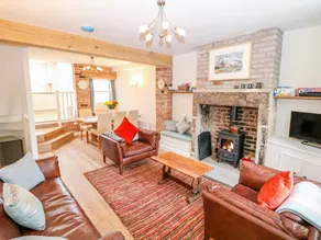 Cottage with garden - Image 3