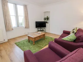 Cottage with garden - Image 3