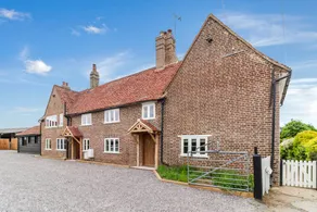 Cottage with garden - Image 3