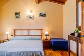 Apartment 'Ponente' with Shared Pool, Private Entrance and Air Conditioning - Image 3