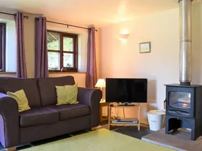 Cottage with barbecue & garden - Image 2