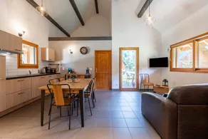 Family-friendly chalet with BBQ, garden & terrace | Mountain view | Dogs allowed - Image 4