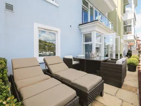 Cottage with terrace & garden - Image 3
