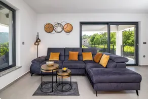 Holiday home with BBQ, garden & terrace - Image 3
