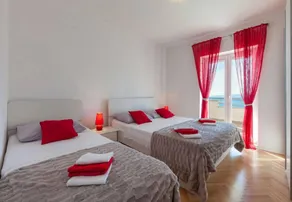 Flat with terrace | Water view - Image 3