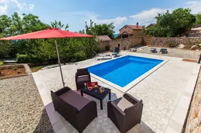 Nice house with terrace, garden & private pool - Image 2