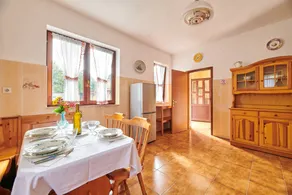 Fully equipped holiday home with terrace, barbecue & garden - Image 5