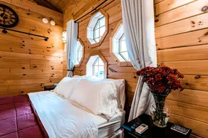 Pet-Friendly, Rustic Cottage with Access to Messalonskee Lake and Views of Belgrade Stream with Hot Tub in Maine - Image 4